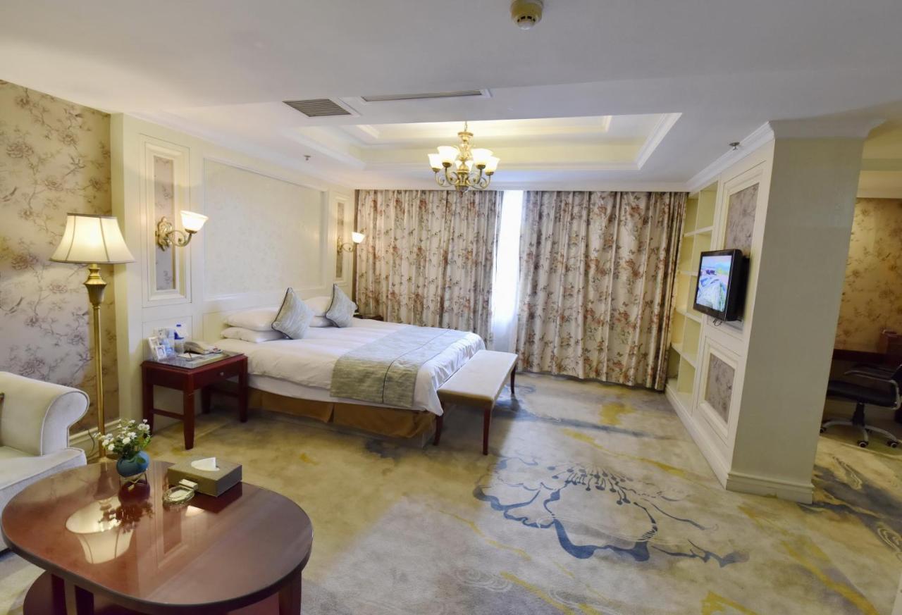 Omeiga Legend Hotel Yiwu  Buitenkant foto